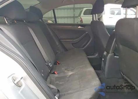 2015 Volkswagen Jetta z USA, uszkodzony, nr VIN 3VW2K7AJ5FM411996